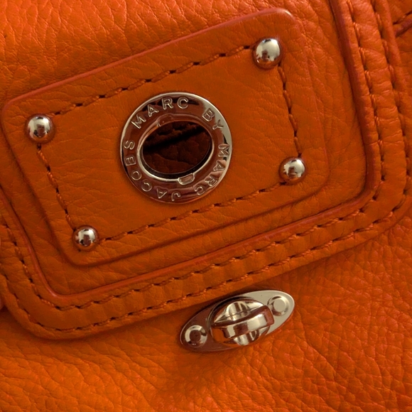 Marc By Marc Jacobs Turnlock Tobo Leather Bag Purse - Picture 2 of 6